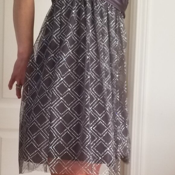 (13)GRAD/PROM DRESS - Picture 6 of 11